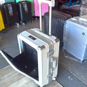 Aluminum frame carry on.